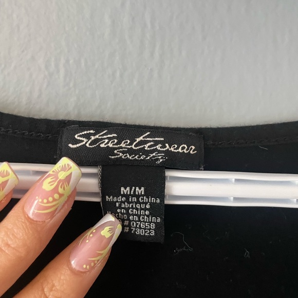 ❗️3/$20❗️Lace trimmed crop top - Picture 3 of 3